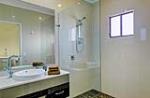 2 Bedroom Suite - Bathroom at Western Downs Motor Inn - Miles 